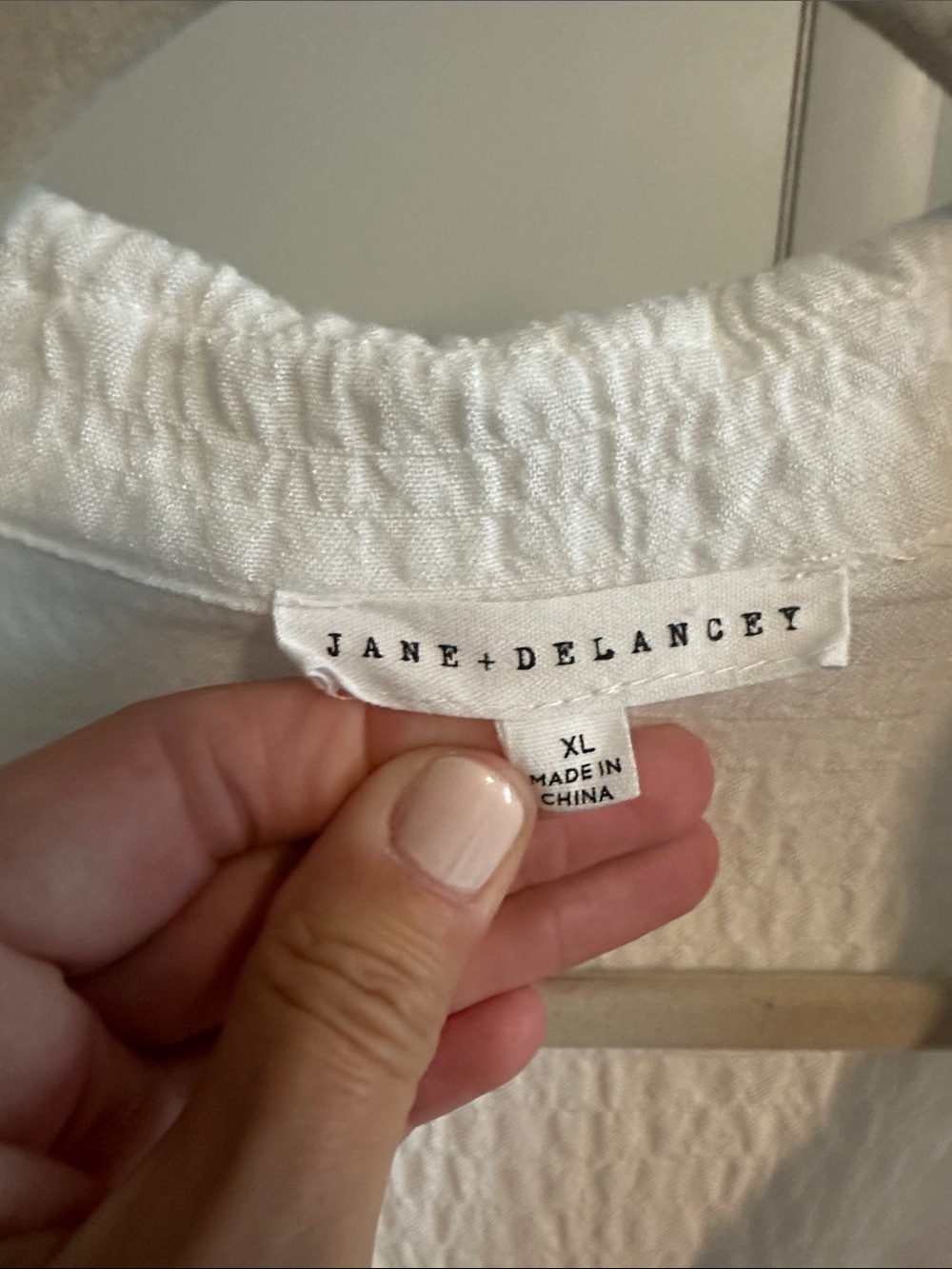 Jane and Delancey White Textured V-Neck Tunic - Picture 2 of 4